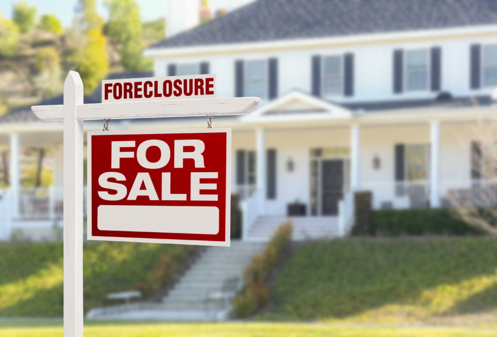 what happens if a house goes into foreclosure during probate